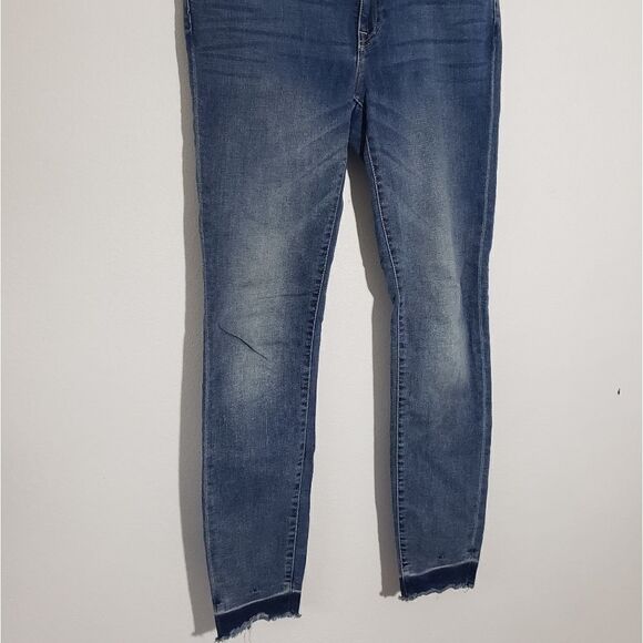 Tommy Hilfiger released hem skinny jean - Picture 1 of 4